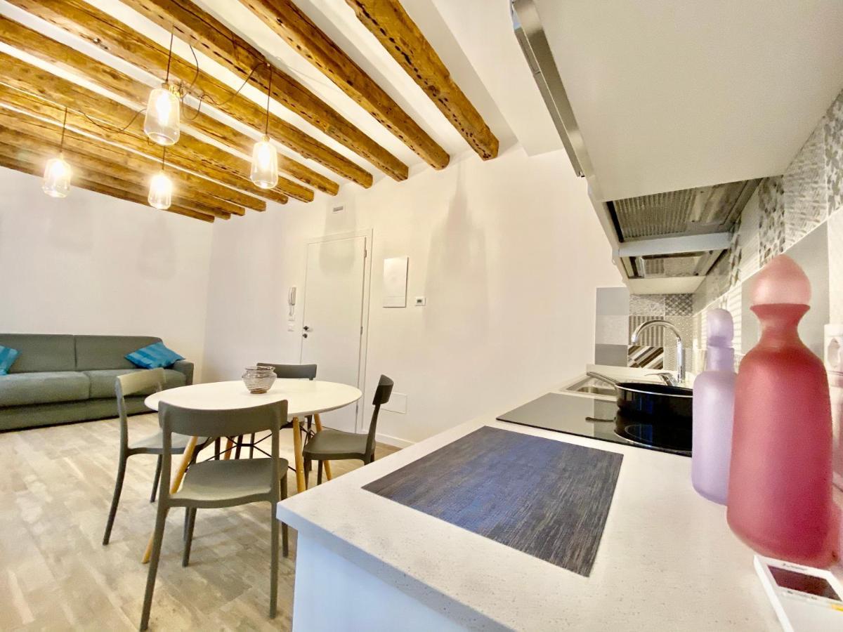 Suite House New Apartments Wi Fi Venice Island ภายนอก รูปภาพ