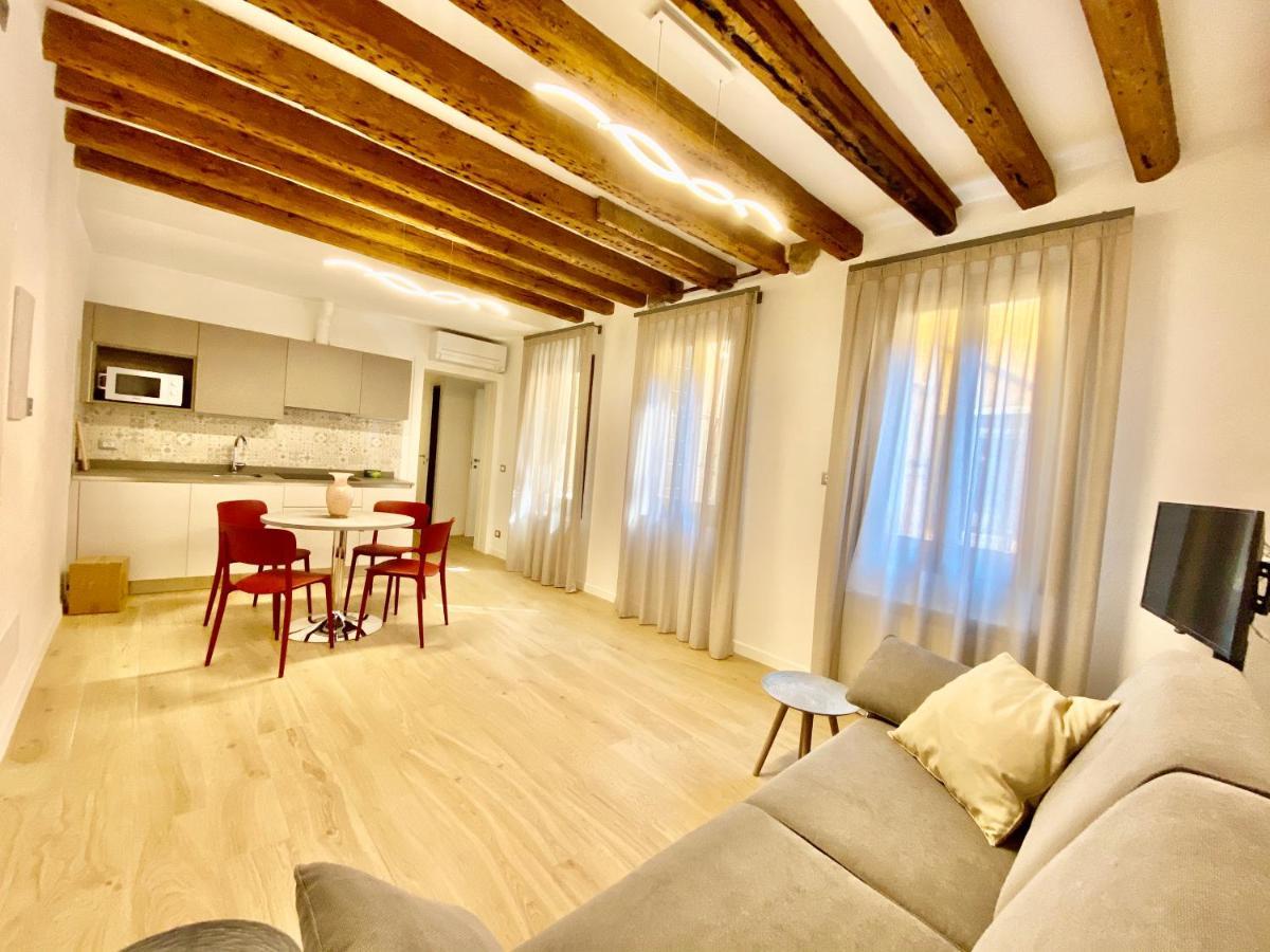 Suite House New Apartments Wi Fi Venice Island ภายนอก รูปภาพ